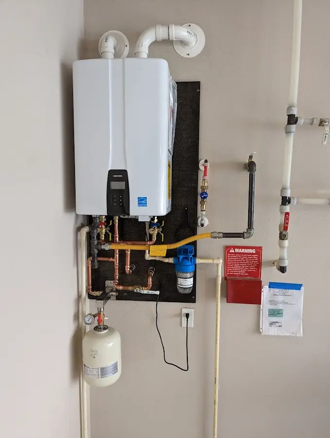 Professional plumber installing copper piping in a Tarentum home